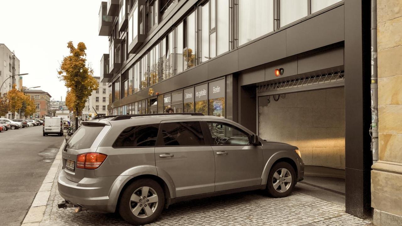 Wilde Berlin, Checkpoint Charlie 4*